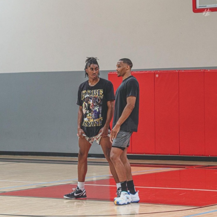 德转列希腊球员历史身价前10：马诺拉斯4500万第1，帕帕上榜（德转公布希腊球员历史身价前十：马诺拉斯4500万领跑，帕帕在列）