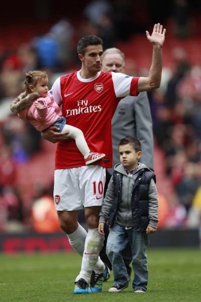 利物浦本赛季状态低迷，引援失误和阵容问题导致萨拉赫被冷宫，球队内部矛盾加剧。（利物浦赛季表现不佳：引援不当、阵容失衡致萨拉赫遭雪藏，队内矛盾升级）