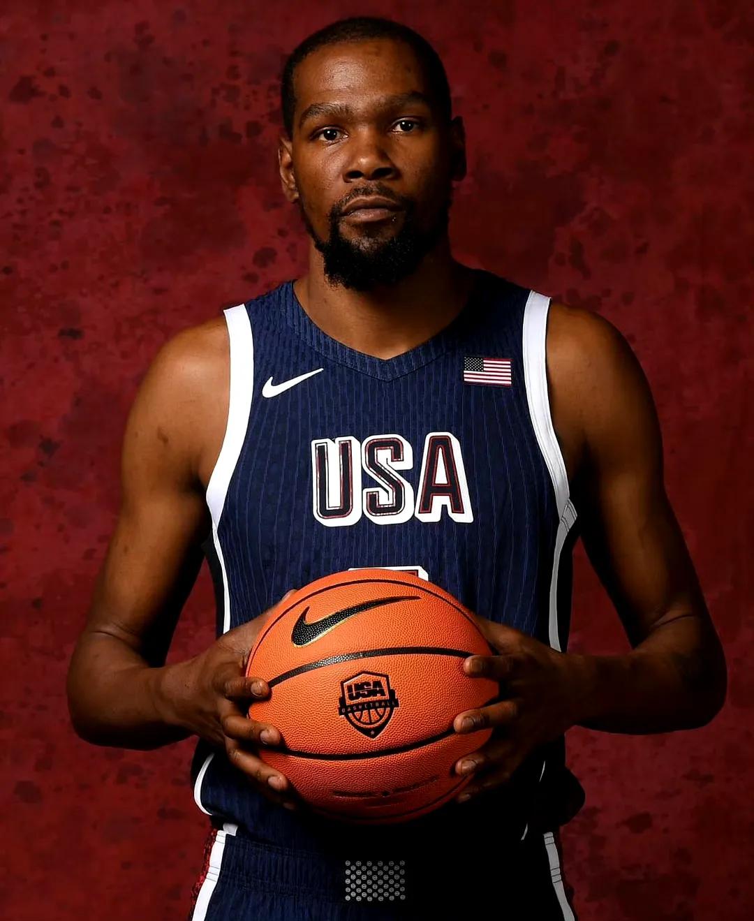 金州勇士在主场134-117击败犹他爵士，终结三连败，展现强大韧性与高效进攻。（勇士主场134-117力克爵士，止三连败，展现韧性与高效火力）