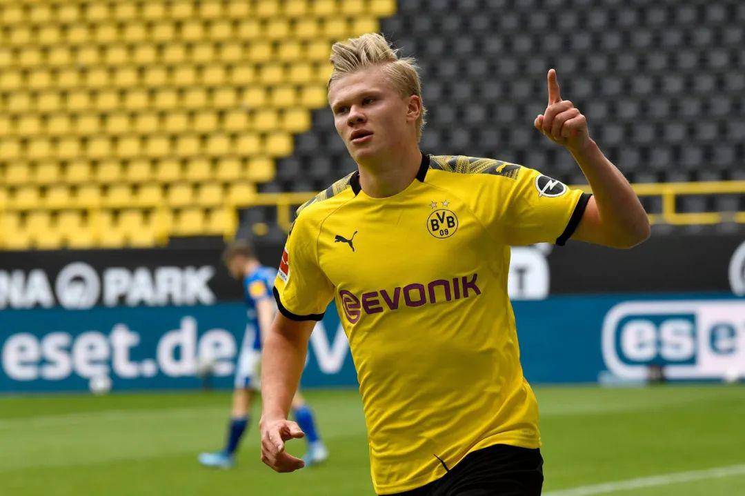 邓弗里斯：希望两到三周内复出，我们的球队就像一个大家庭（邓弗里斯：力争两三周内复出，球队如同大家庭）