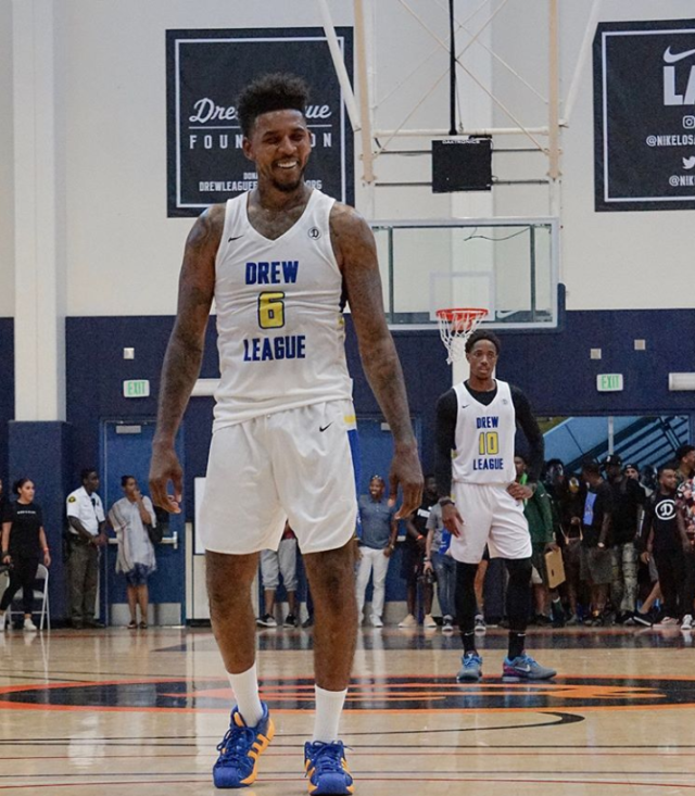 王晓龙：在西班牙踢球竞争很大，缺乏学习和社交能力会很困难（王晓龙：西班牙足坛竞争激烈，缺乏学习与社交能力将举步维艰）