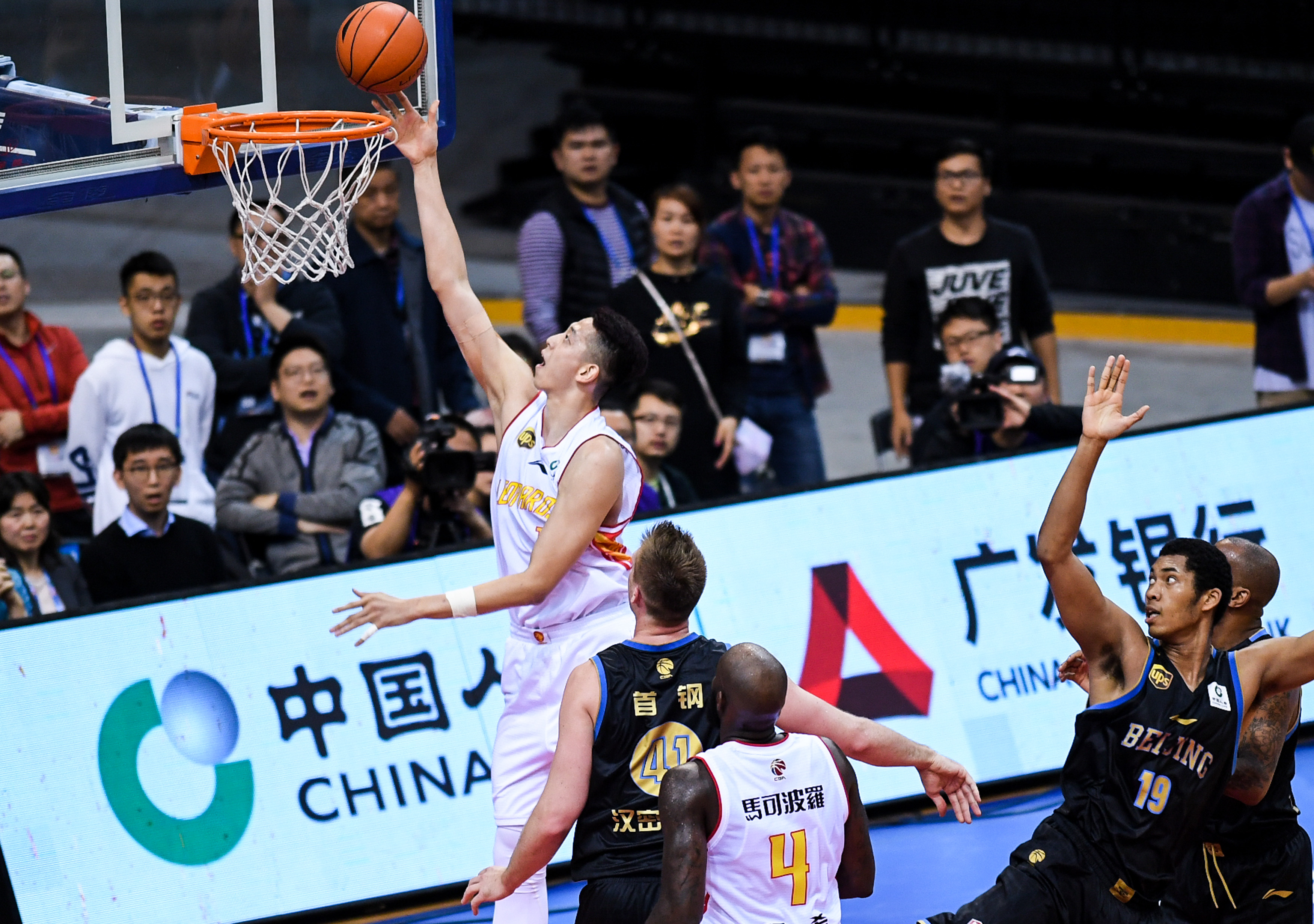 那不勒斯进攻端失误较多（那不勒斯前场失误频频）