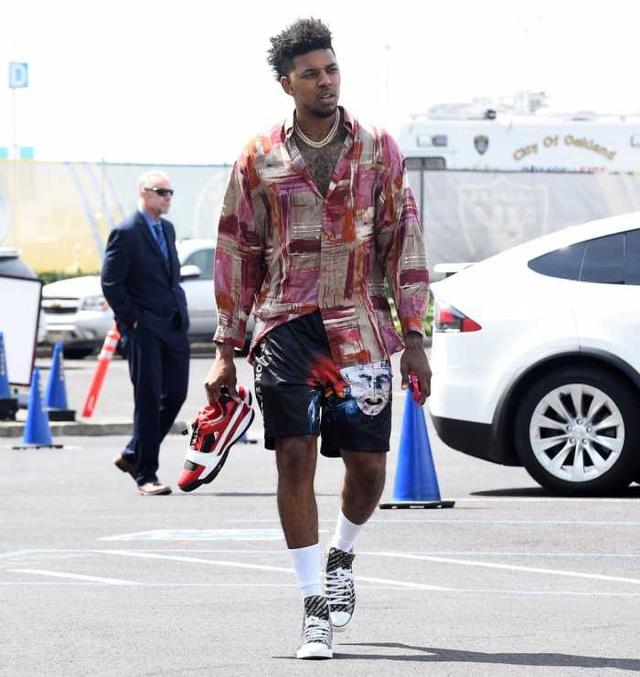 成绩斐然，加斯佩里尼被罗马球迷描绘成魔法师形象画在墙上（战绩惊艳，罗马球迷将加斯佩里尼以魔法师形象涂鸦上墙）