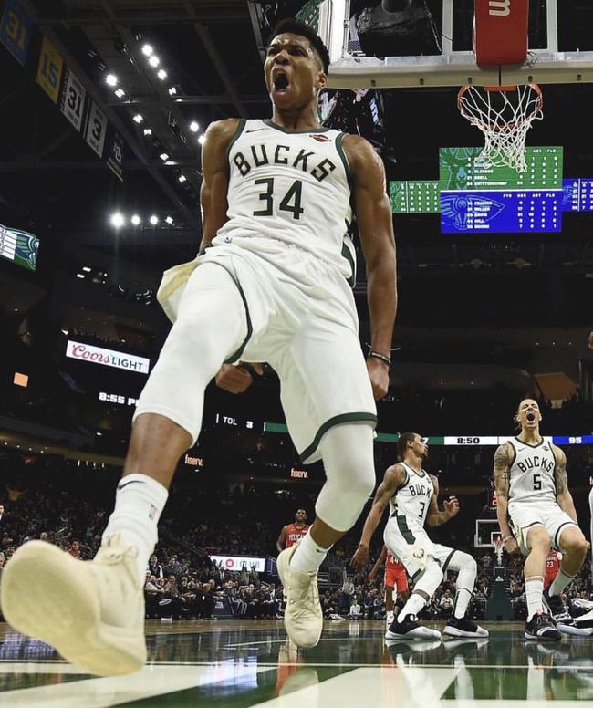 跟队记者：尤文仍在重点关注迈尼昂，球员的续约谈判陷入停滞（队记：尤文继续重点关注迈尼昂，其续约谈判已陷入僵局）