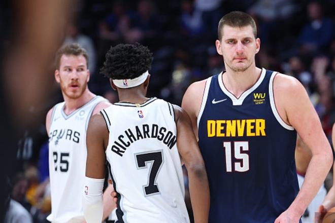 世体：维尼修斯的续约仍停滞，他索要的3000万欧年薪太高了（世体：维尼修斯续约陷入停滞，3000万欧年薪要价被指过高）