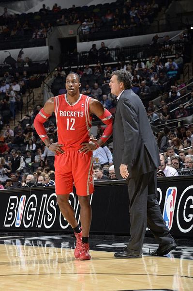 曼城有望大胜桑德兰，展现沉稳防守，争夺英超积分榜席位。（曼城有望横扫桑德兰，凭稳健防守冲击英超前列）